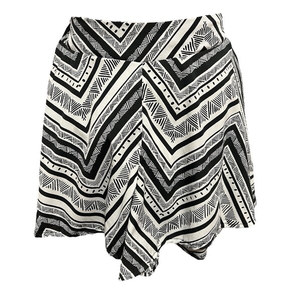Black and white print full shorts - Picture 1 of 3
